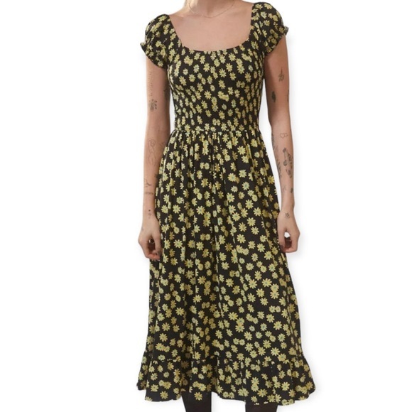 UO Tessie Smocked Puff Sleeve Midi Dress - Picture 2 of 4